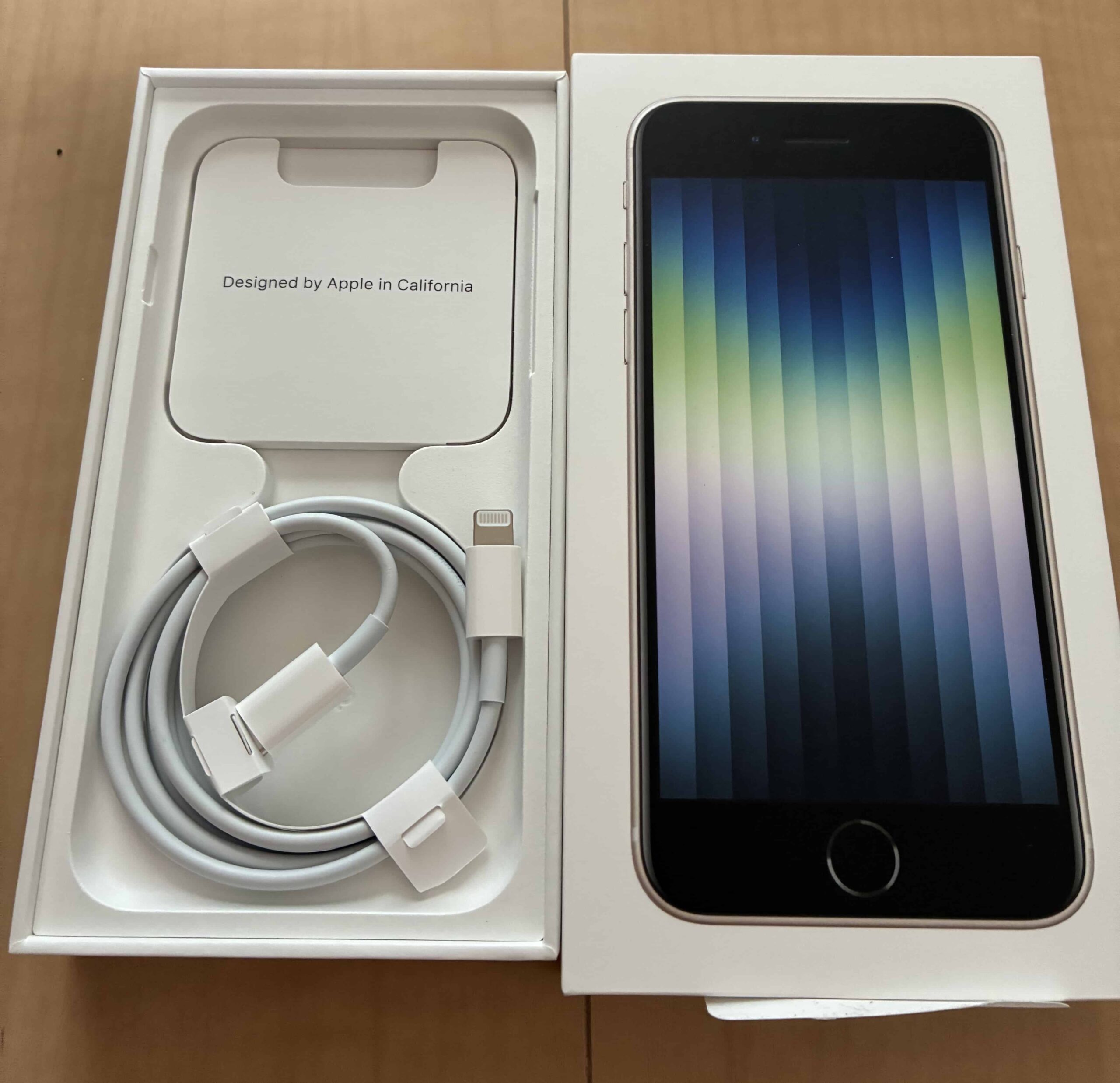 iPhoneSE第3世代付属品あり